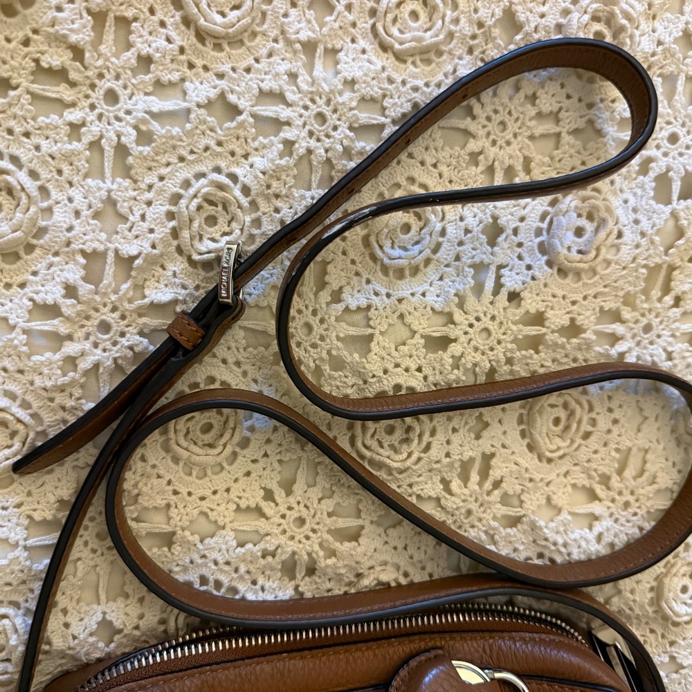 MICHAEL KORS BROWN CROSSBODY - Picture 9 of 9
